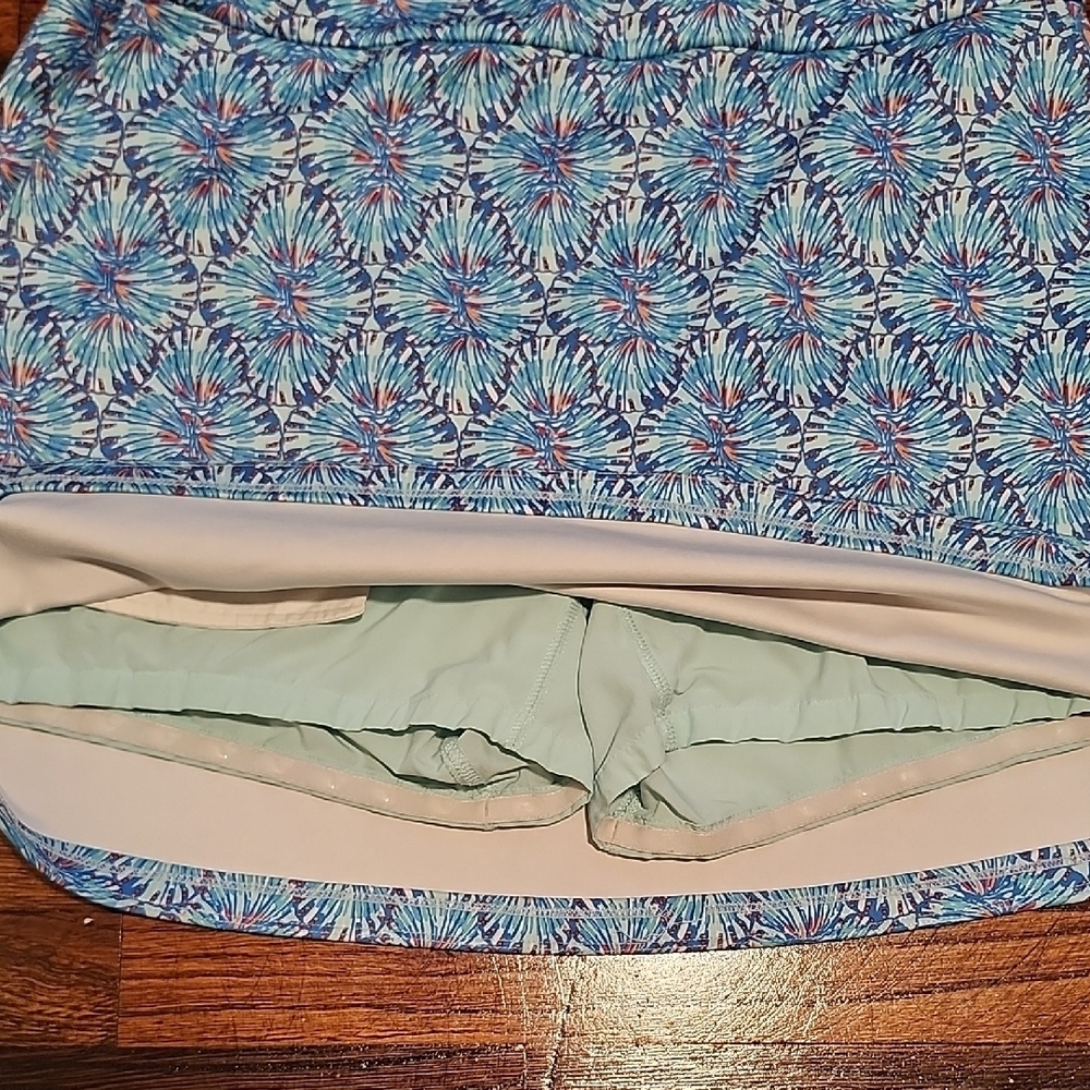 Vineyard Vines Blue Soft Knit Colorful Blue Patterned Skirt Shorts and Pockets - Picture 4 of 7